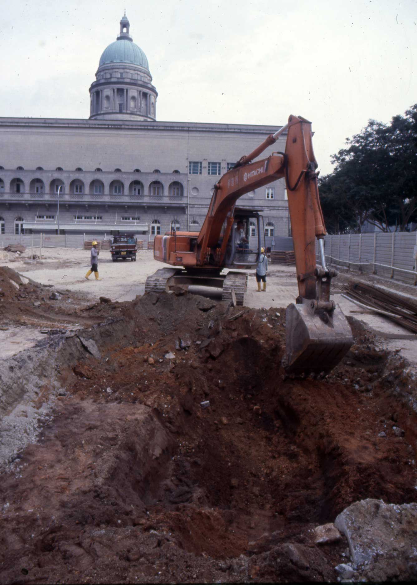 July 18 2000 Preliminary excavation by backhoe, with Singapore City Hall (now the National Gallery of Art Singapore) in background.