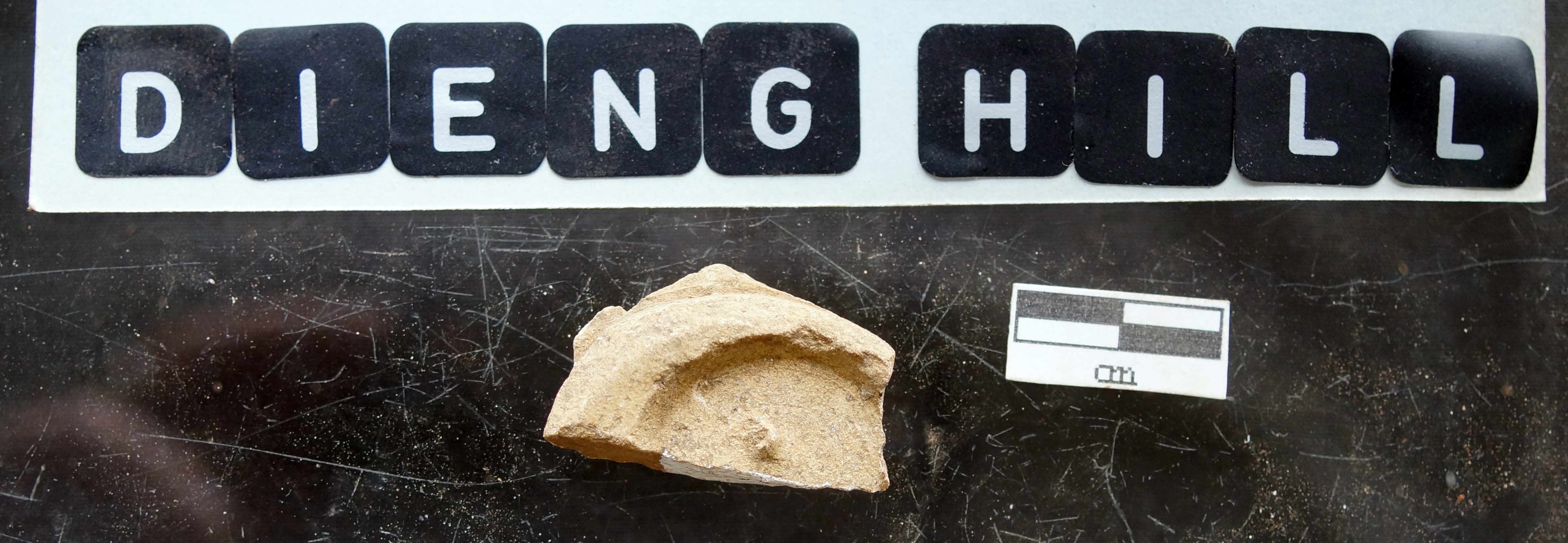 Photo 91, Left: Changsha bowl base