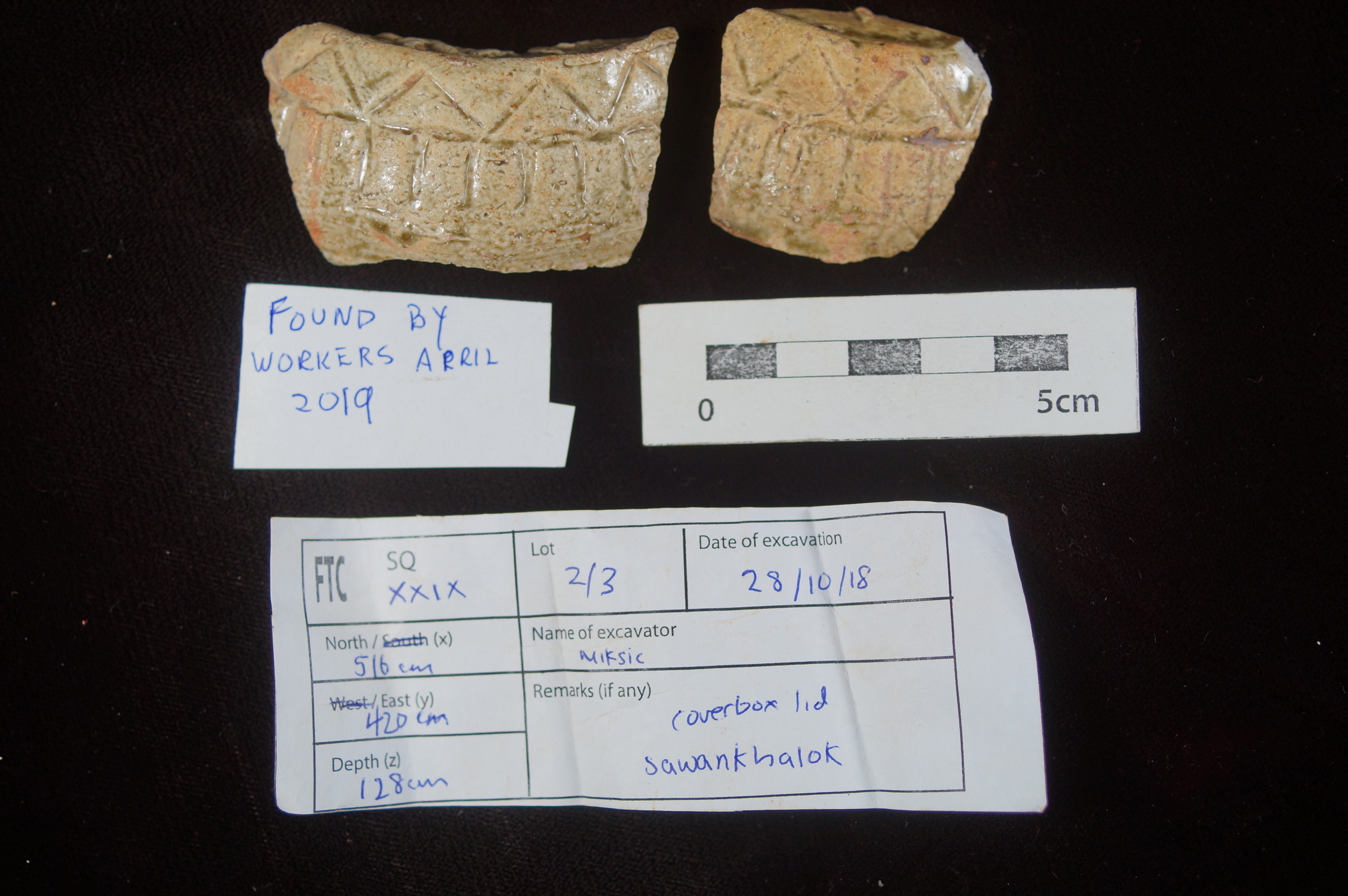 Figure 8. Two fragments of the same Thai Sawankhalok covered box