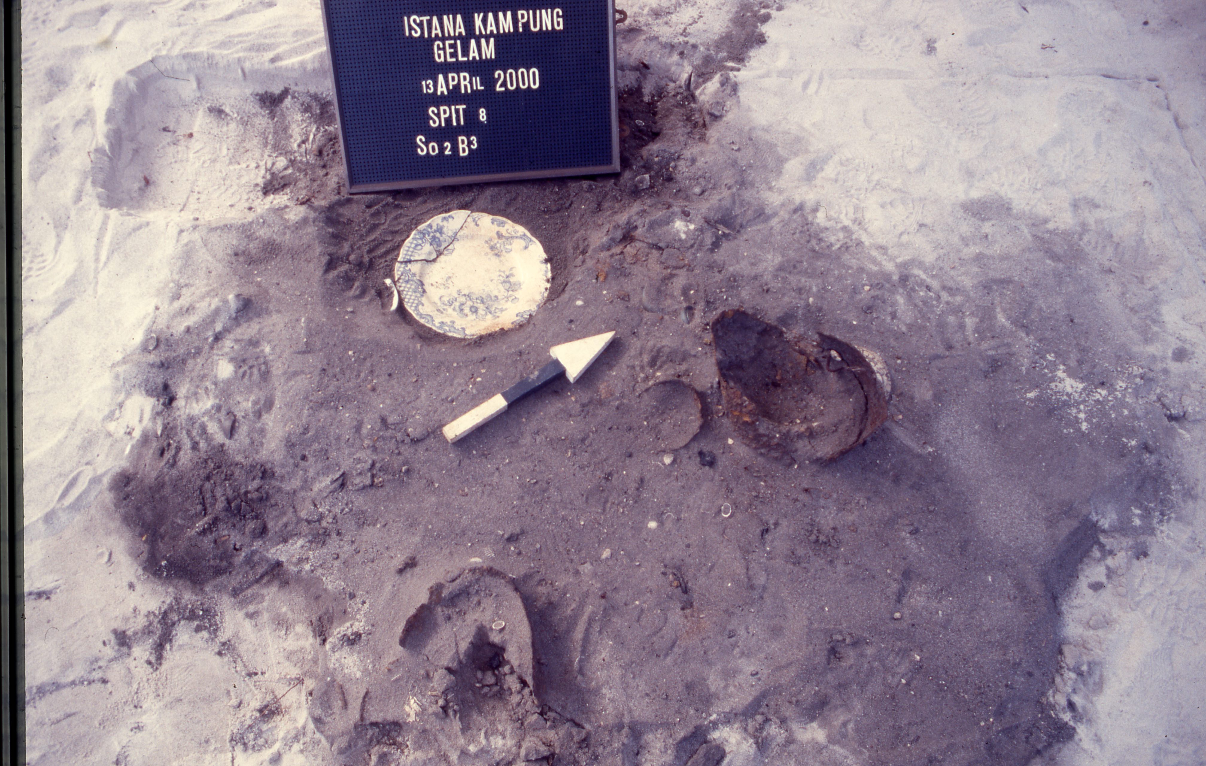 Fig 3. Artefacts in situ in Square IIB3: English blue and white transfer-print plate and metal artefacts
