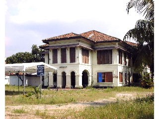 Fig 8. The Istana Kampong Gelam building during the excavation in March 2000. Square I was located beneath the white awning at left.