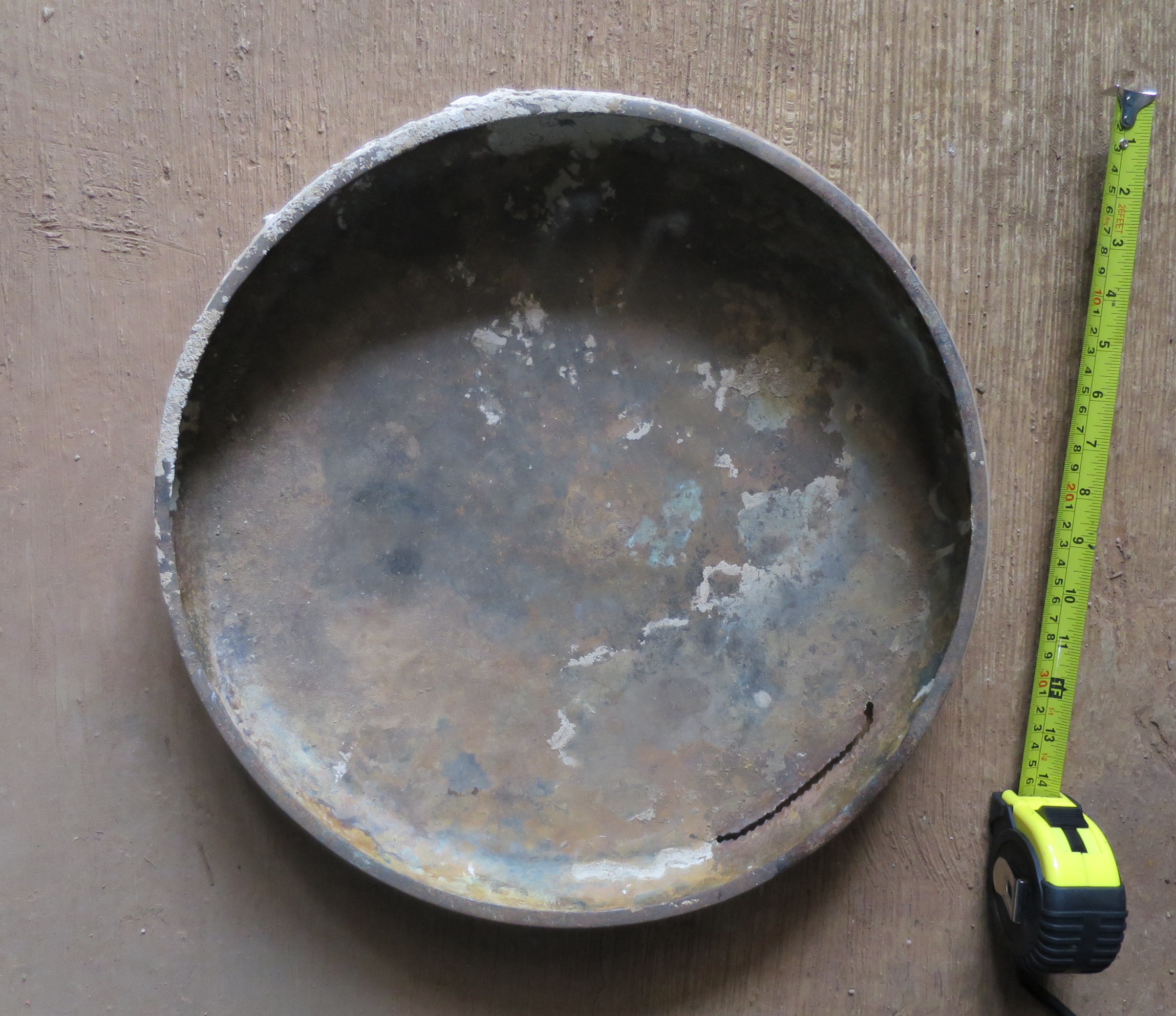 Gong bottom view.