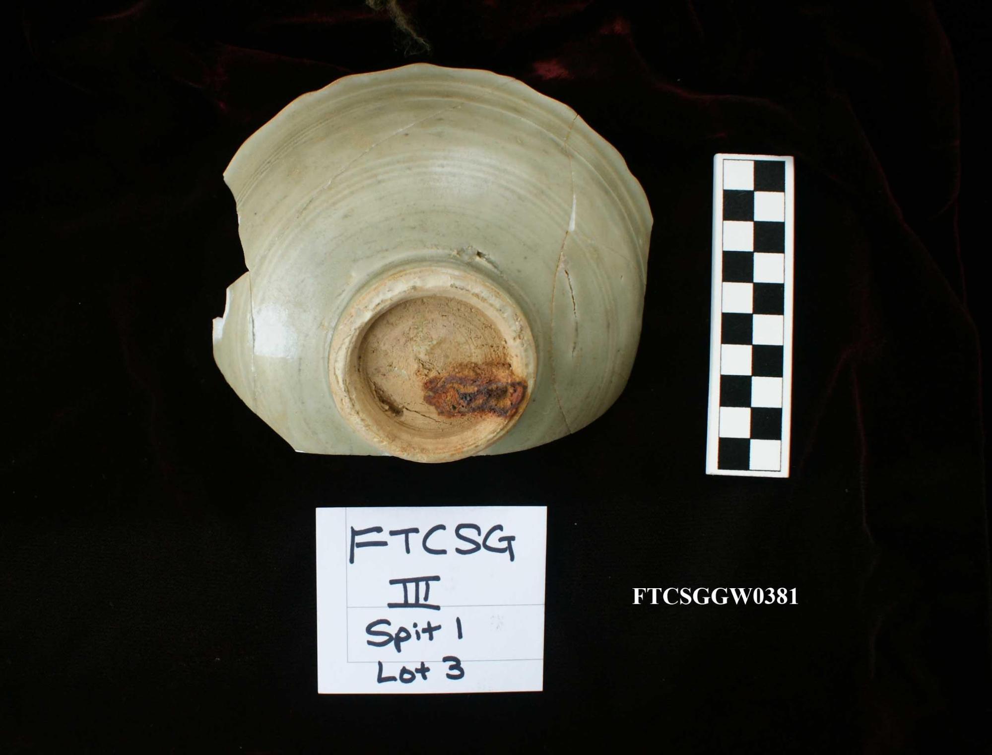 Figure 49. Exterior of green porcelain bowl